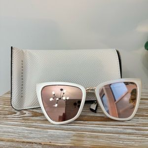 Quay pearl frame sunglasses with pink lens